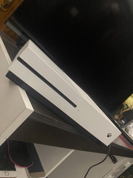Xbox One S 1TB + 2 controllere + FIFA 21-25